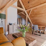 Pira 4* 波斯托伊纳