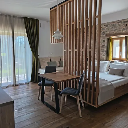 Pira Boutique فندق بوستوينا